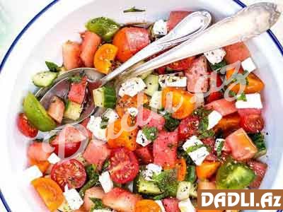 Qarpızlı pomidor salatı resepti